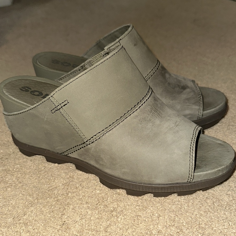 Sorel Wedges size 8 Hardly worn, great condition!! Extremely comfortable & soft